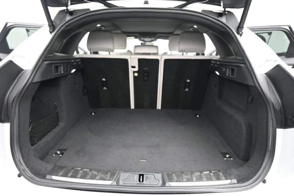Used 2023  Jaguar P400 R-Dynamic S image 18