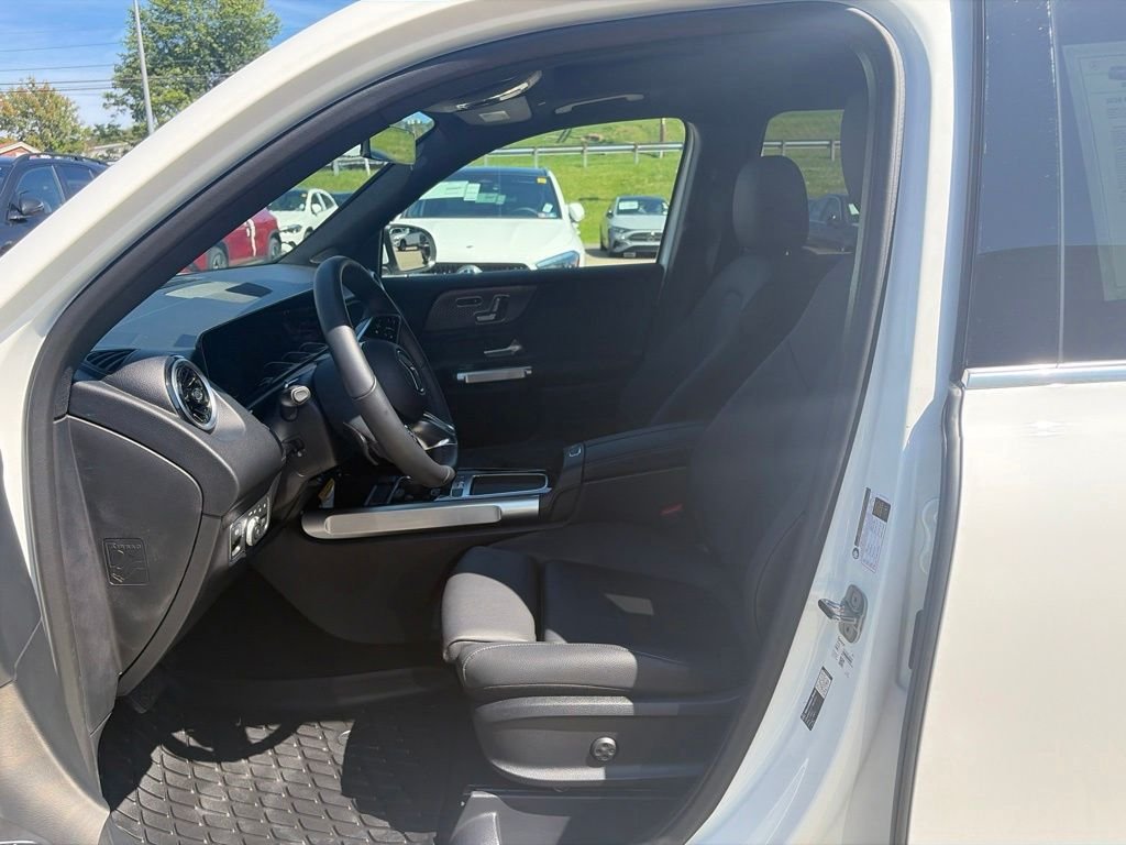 Used 2026 White Mercedes-Benz GLB 250 image 11