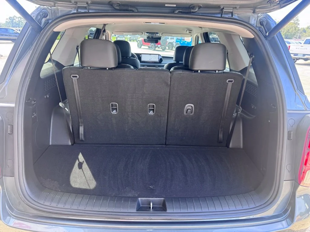 Used 2025 Gray Hyundai SEL image 21
