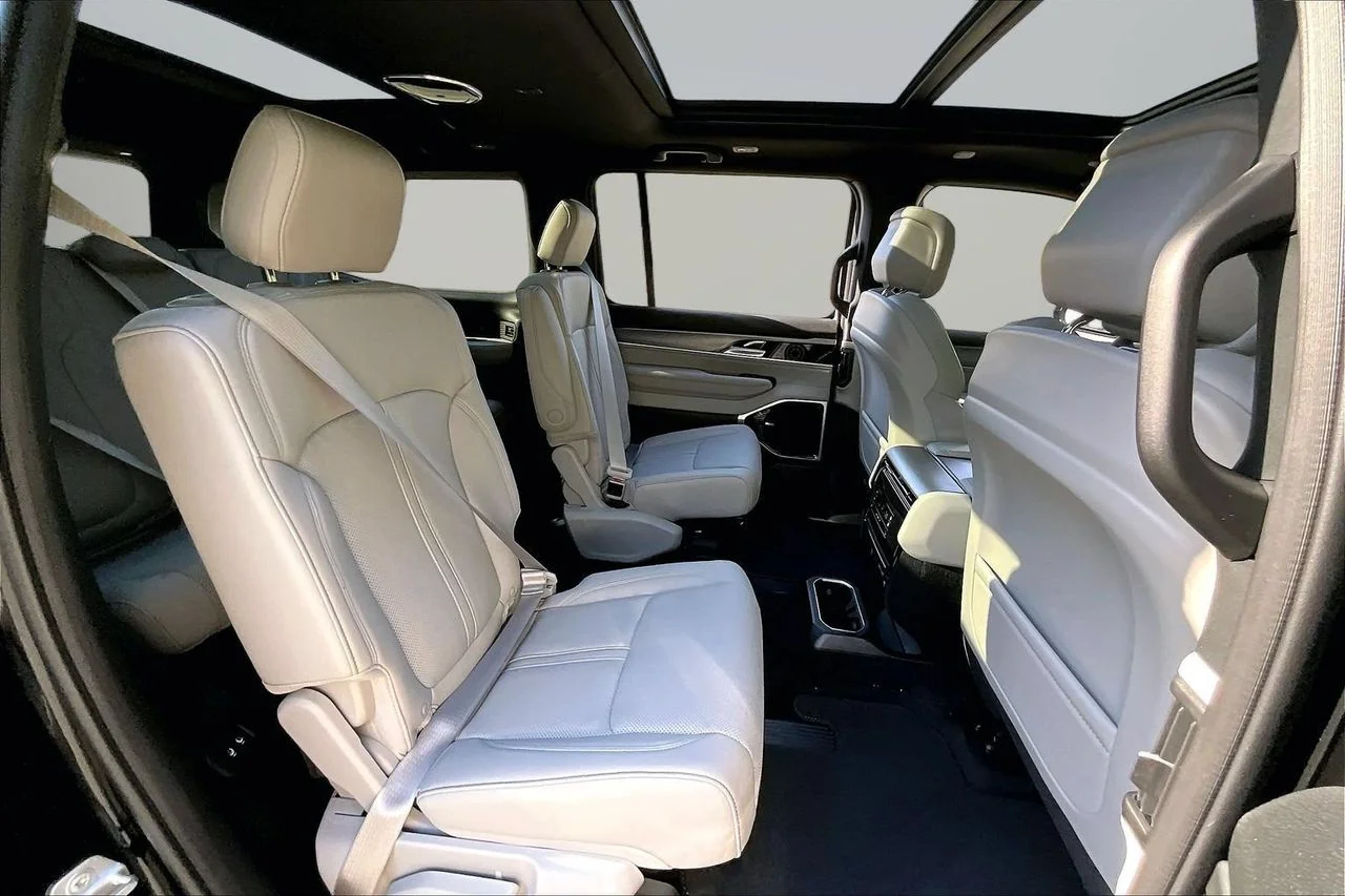 New 2026 High Gloss Black Jeep Limited Altitude image 21