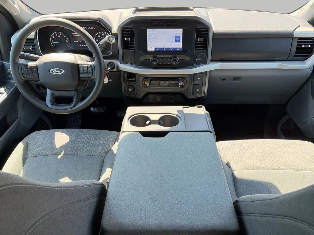Used 2023 Silver Ford XLT image 9