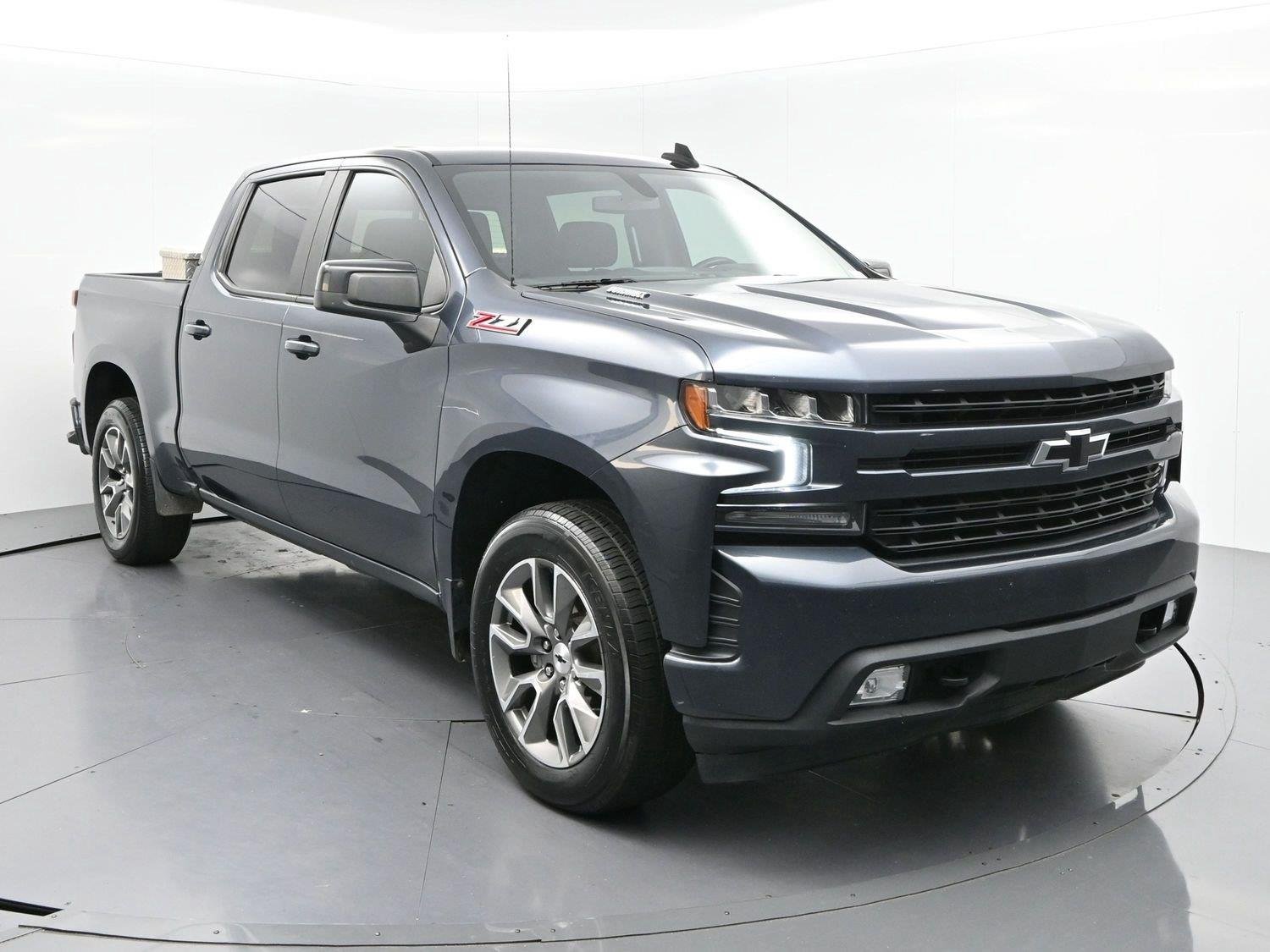 Used 2021 SHADOW GRAY METALLIC Chevrolet RST image 2