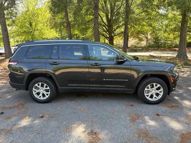 Used 2023 Gray Jeep Limited image 6