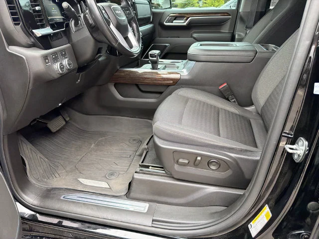 Used 2022 ONYX BLACK GMC Elevation image 9