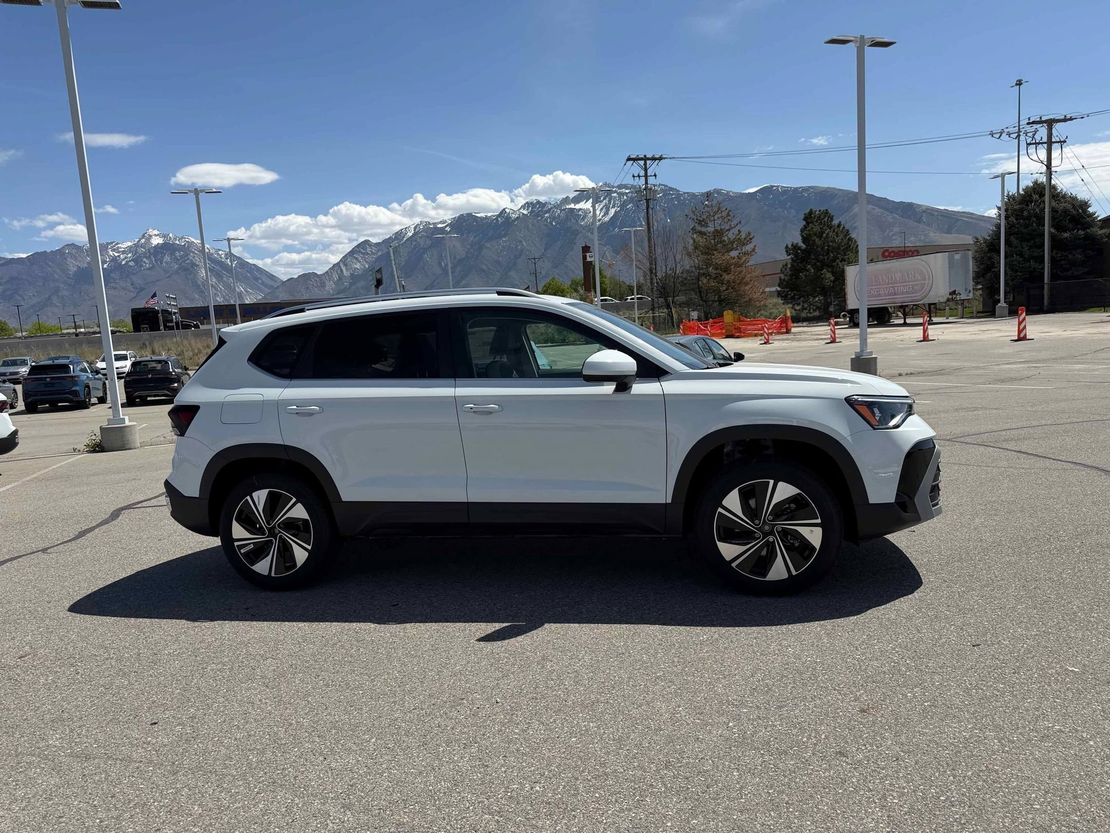 New 2026 Pure White Volkswagen SE image 9