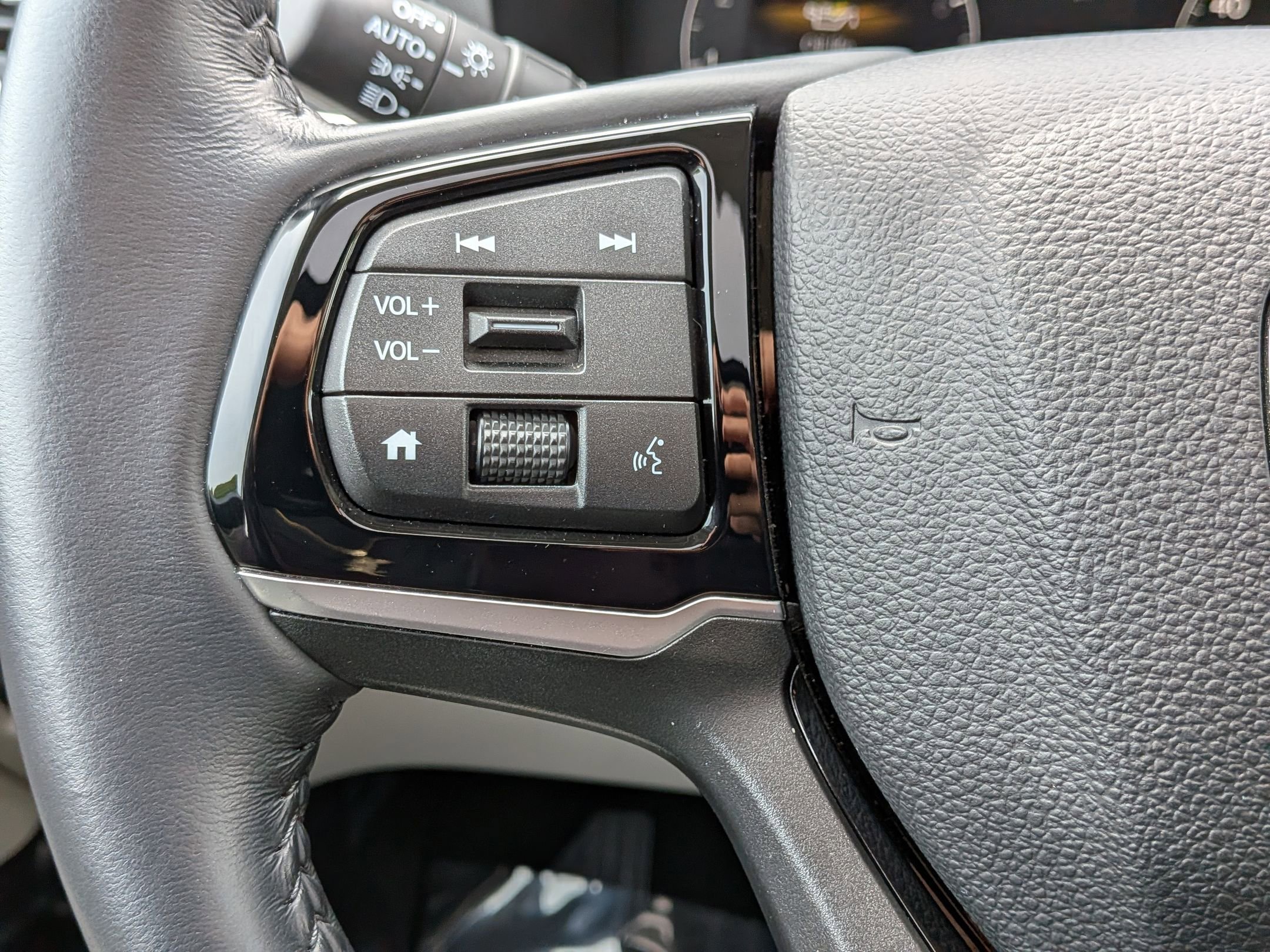 2025 Honda Odyssey Touring - Photo 14