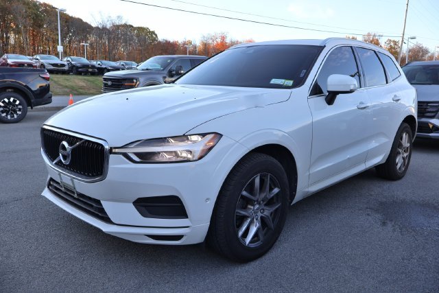 Used 2018 White Volvo T5 Momentum image 2