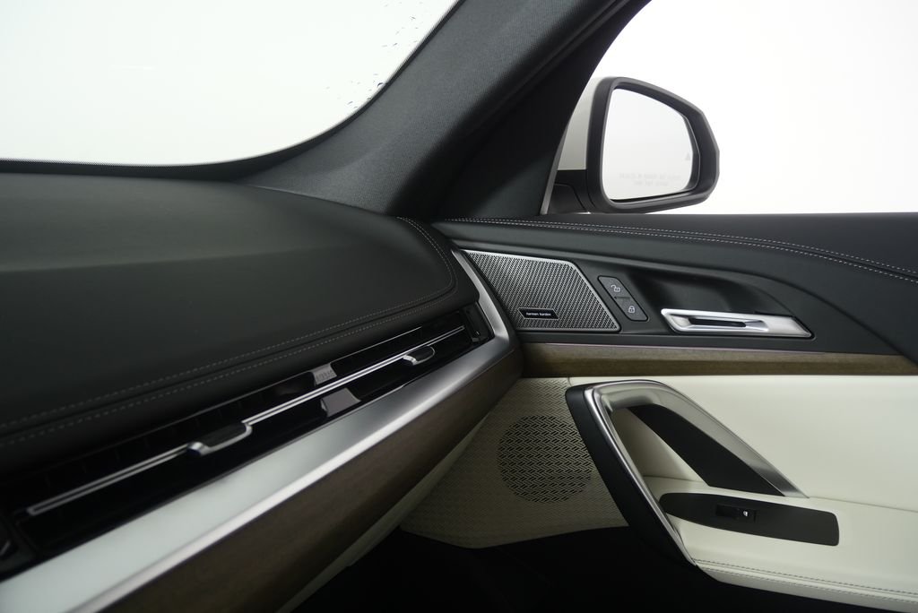 New 2026 Alpine White BMW xDrive28i image 25