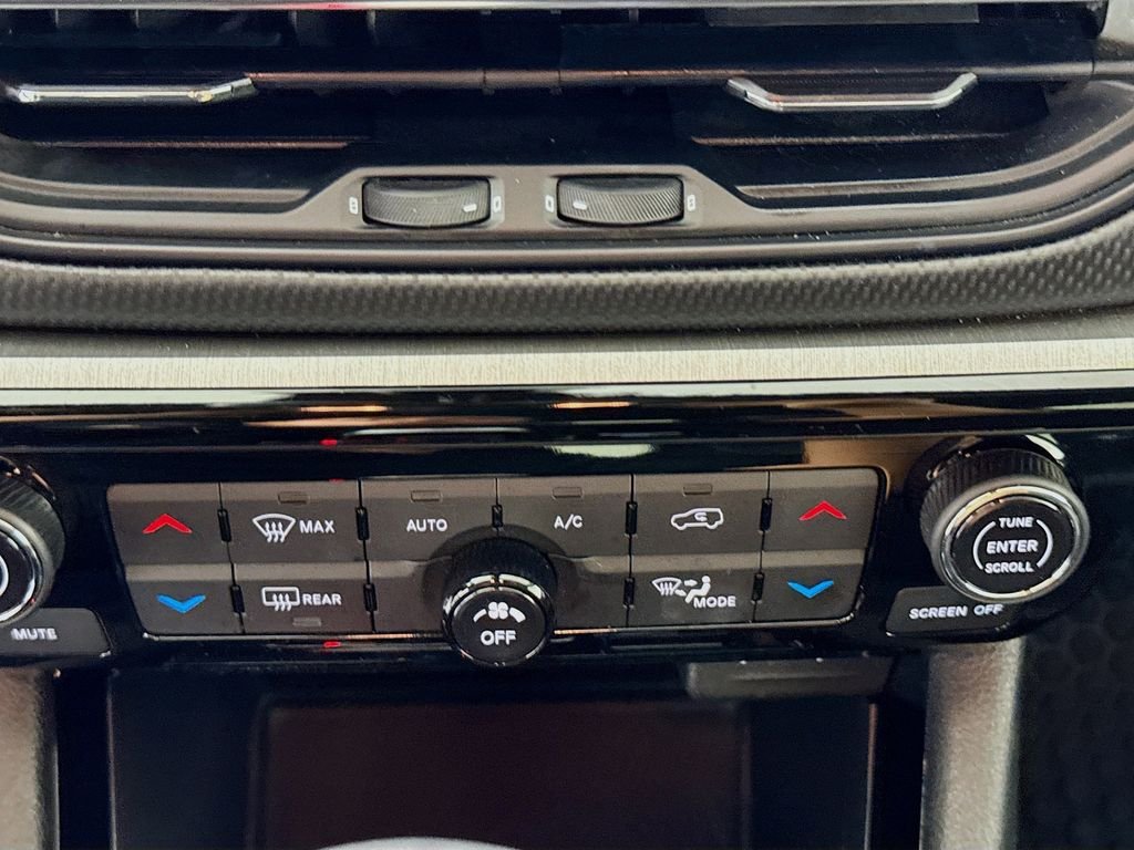Used 2025 Hydro Blue Pearlcoat Jeep Trailhawk image 19