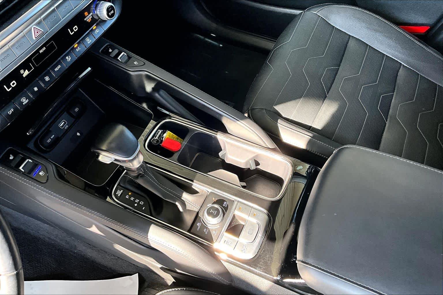 Used 2022 Wolf Gray Kia SX image 17