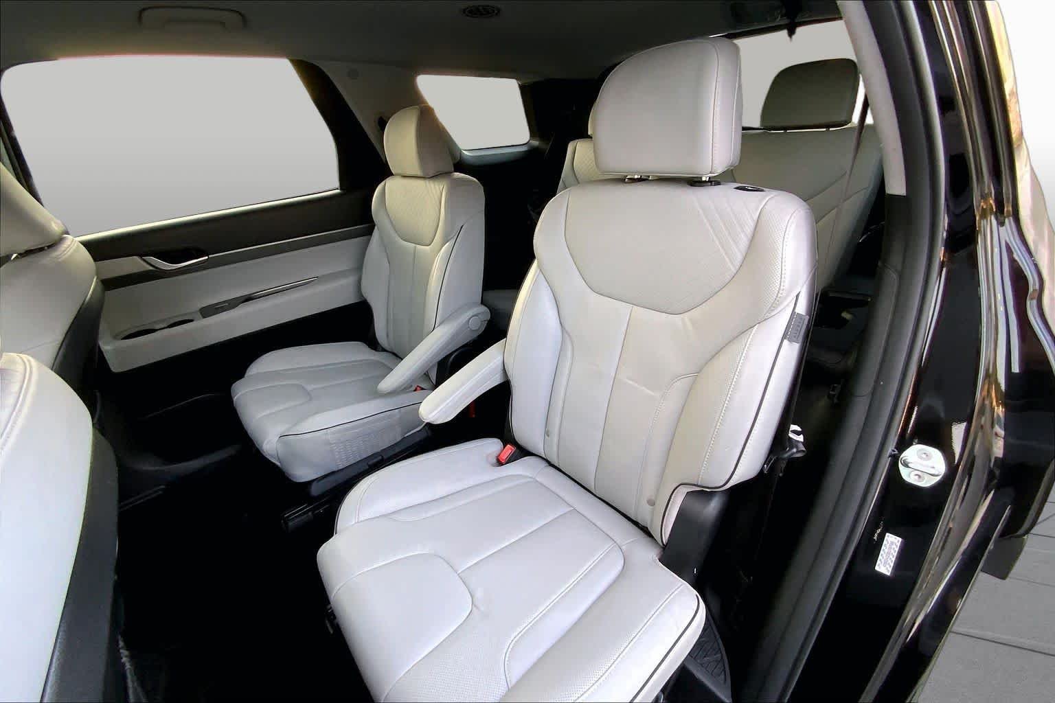 Used 2024 Abyss Black Pearl Hyundai SEL 7P image 19