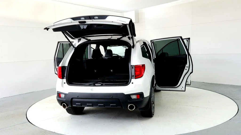 Used 2023 White Honda EX-L image 11