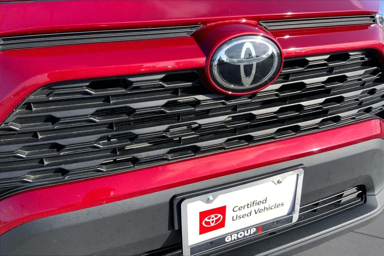 Used 2024 Ruby Flare Pearl Toyota XLE Premium image 29