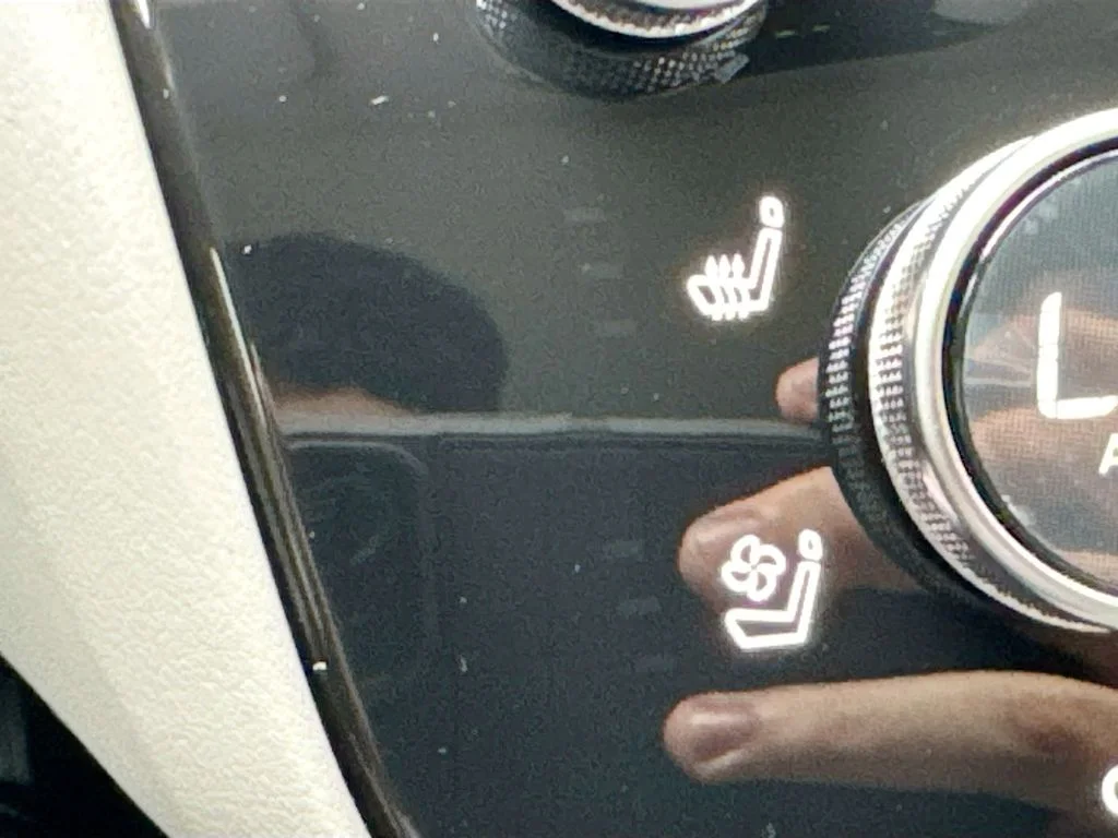 New 2027 RADIANT WHITE INFINITI Luxe FWD image 21