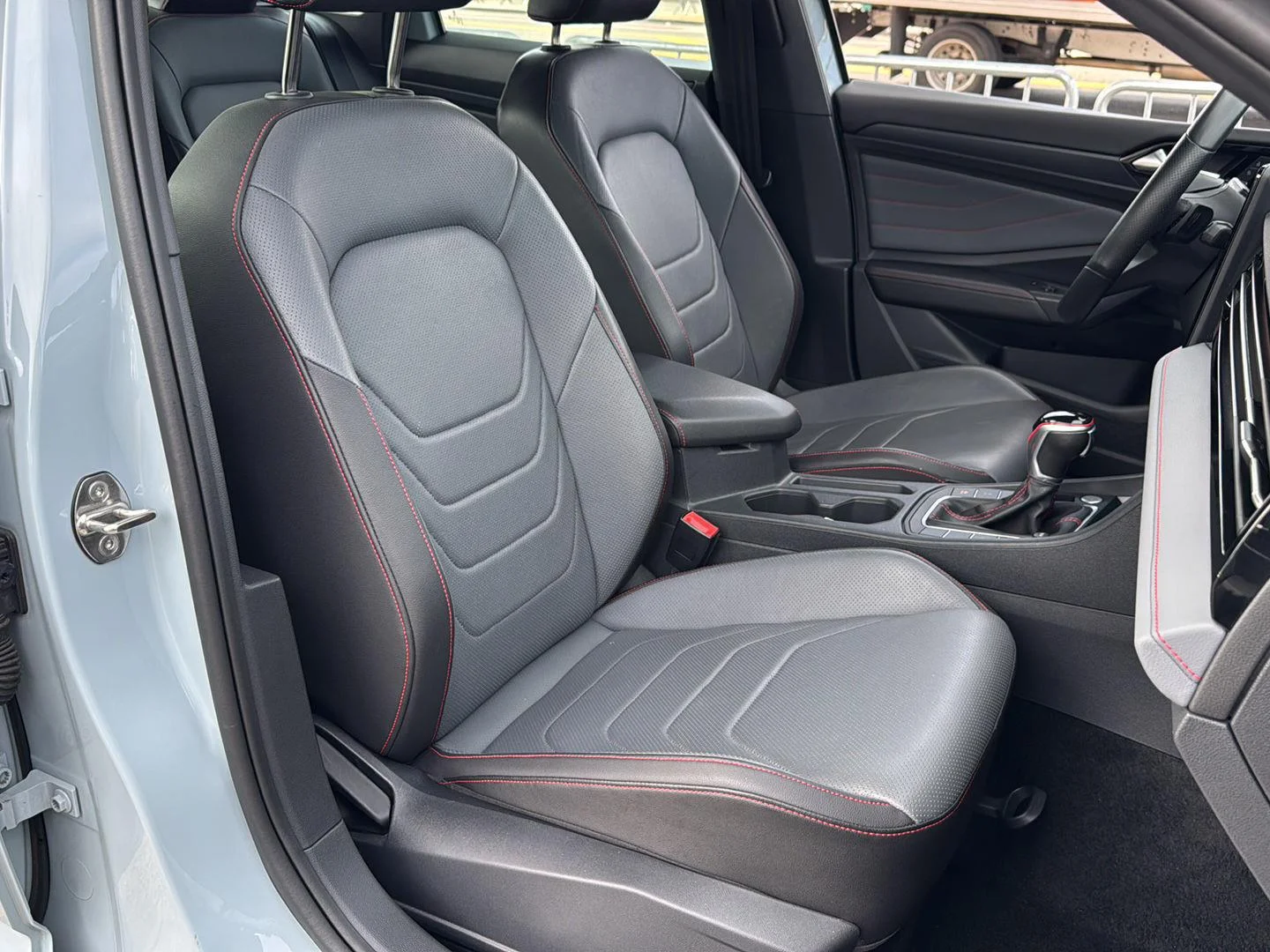 2025 Volkswagen Jetta GLI Autobahn - Photo 32