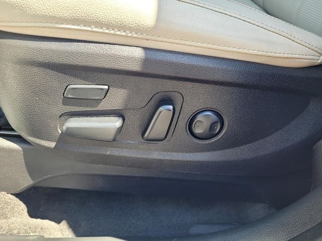 Used 2022 White Kia SX image 11