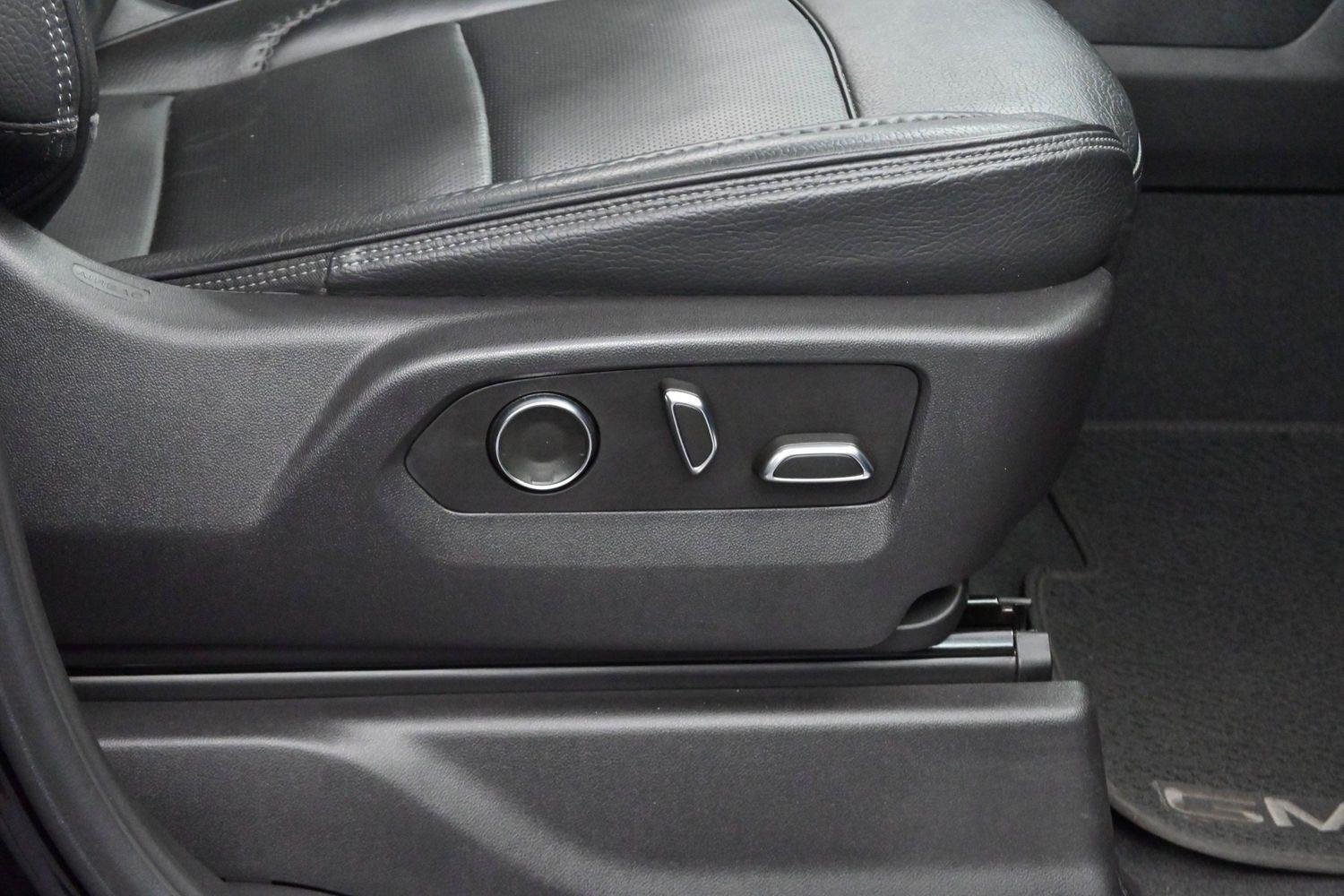Used 2024 Onyx Black GMC Denali image 34