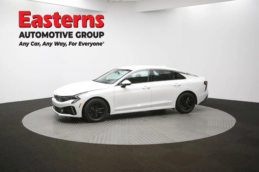 Used 2025 White Kia LXS image 59