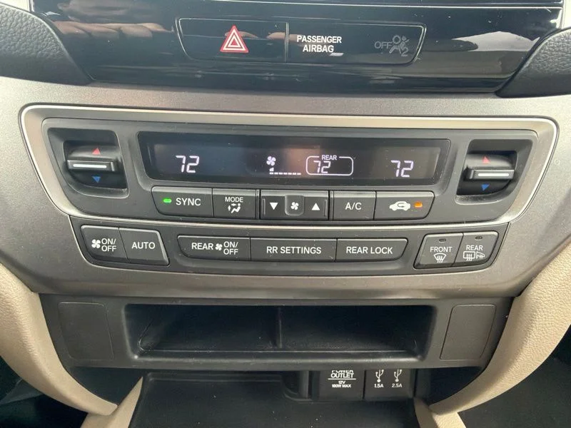 Used 2016  Honda EX image 19
