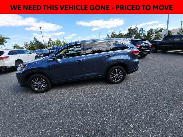 Used 2017 Blue Toyota XLE image 8