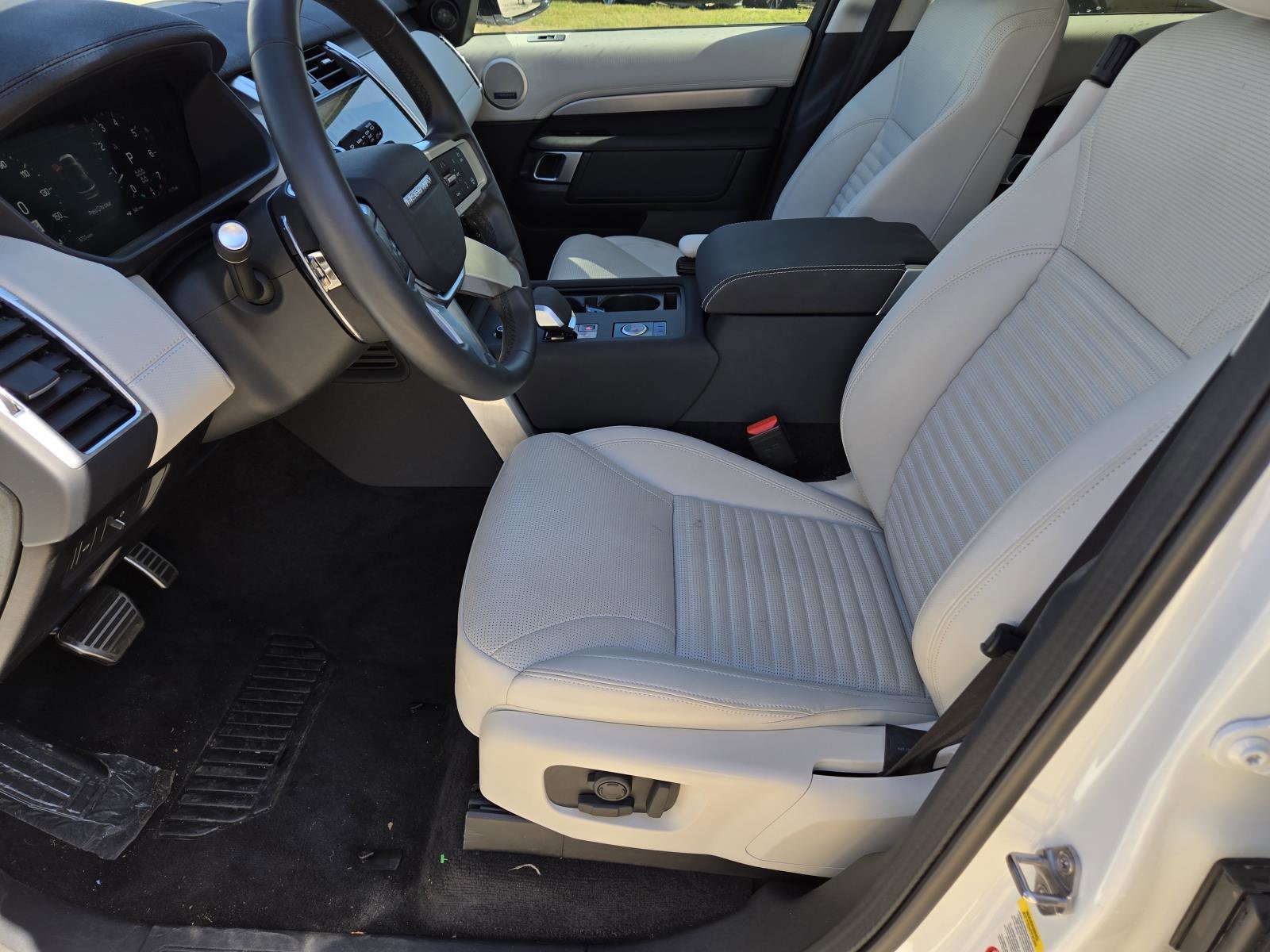 Used 2025 Fuji White Land Rover Dynamic SE image 27