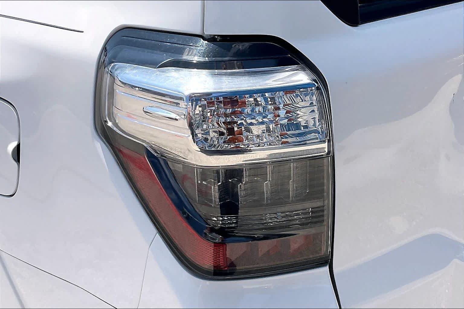 Used 2019 Super White Toyota SR5 image 27