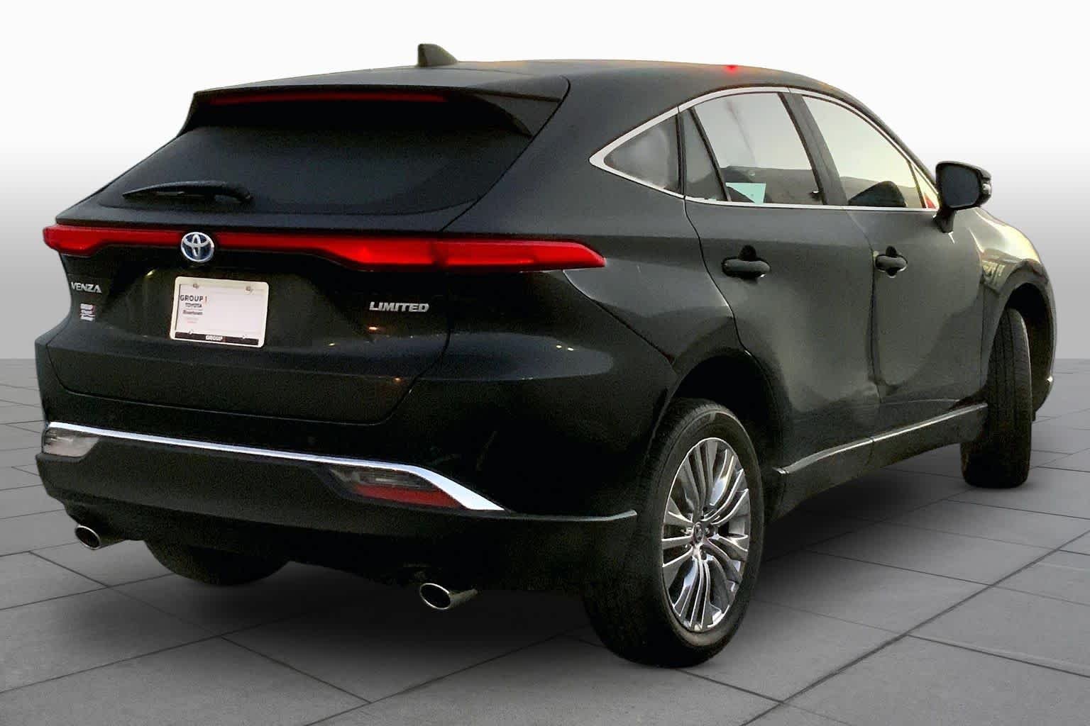 Used 2024 Titanium Glow Toyota LE image 12