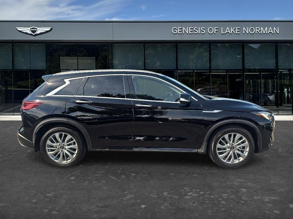 Used 2024 Black Obsidian INFINITI LUXE image 4