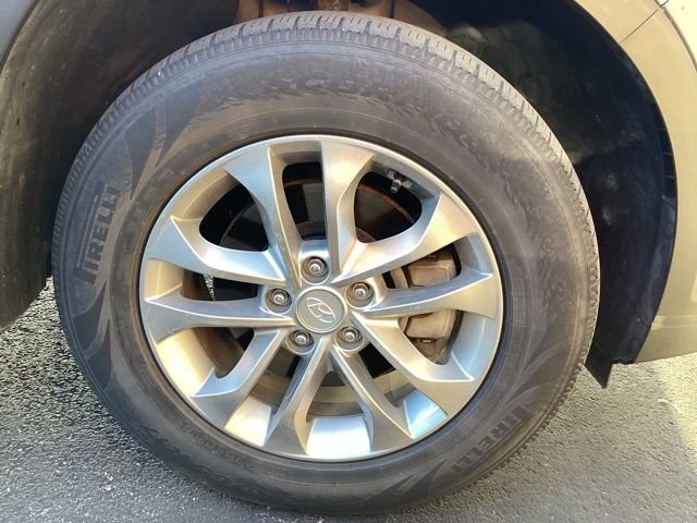Used 2019 Gray Hyundai SE image 8