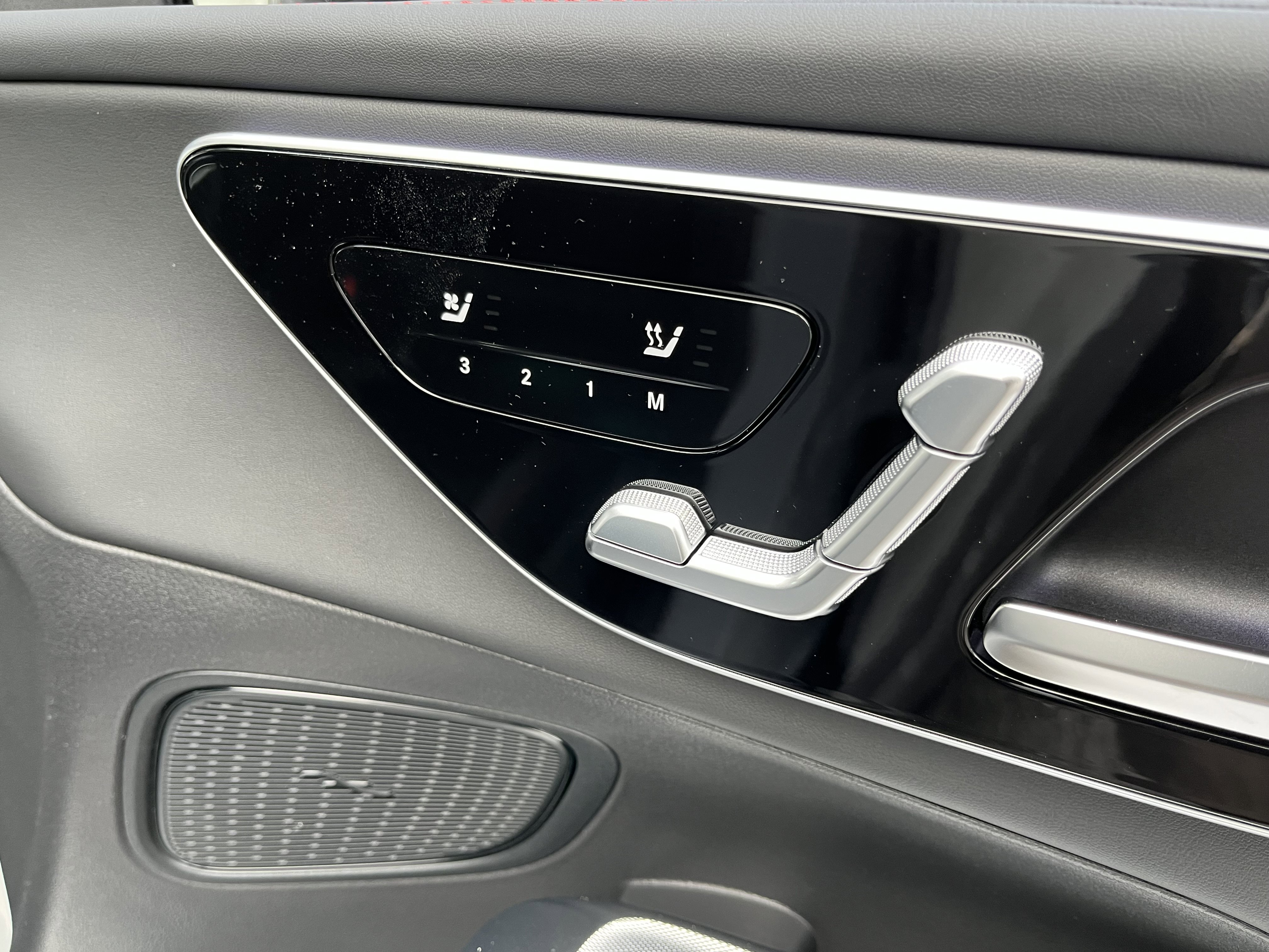 New 2026 MANUFAKTUR Alpine Grey Mercedes-Benz AMG® GLC 43 image 23