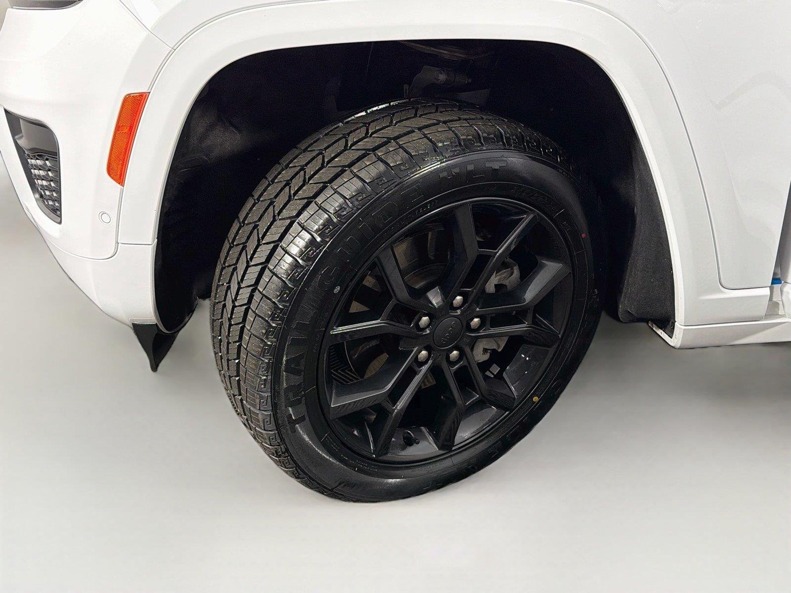 Used 2023  Jeep 30th Anniversary image 38