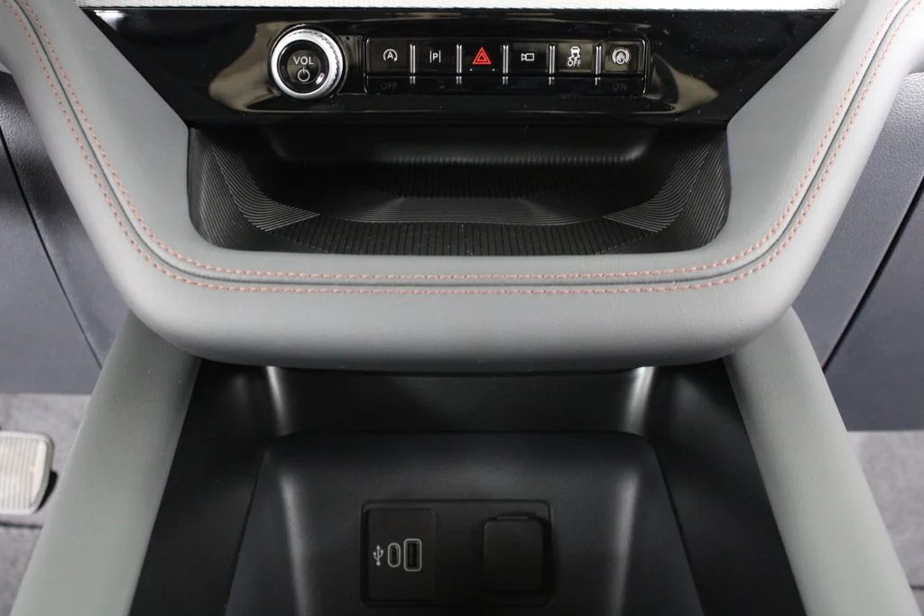 New 2026 Agate Black Metallic Ford Active image 28