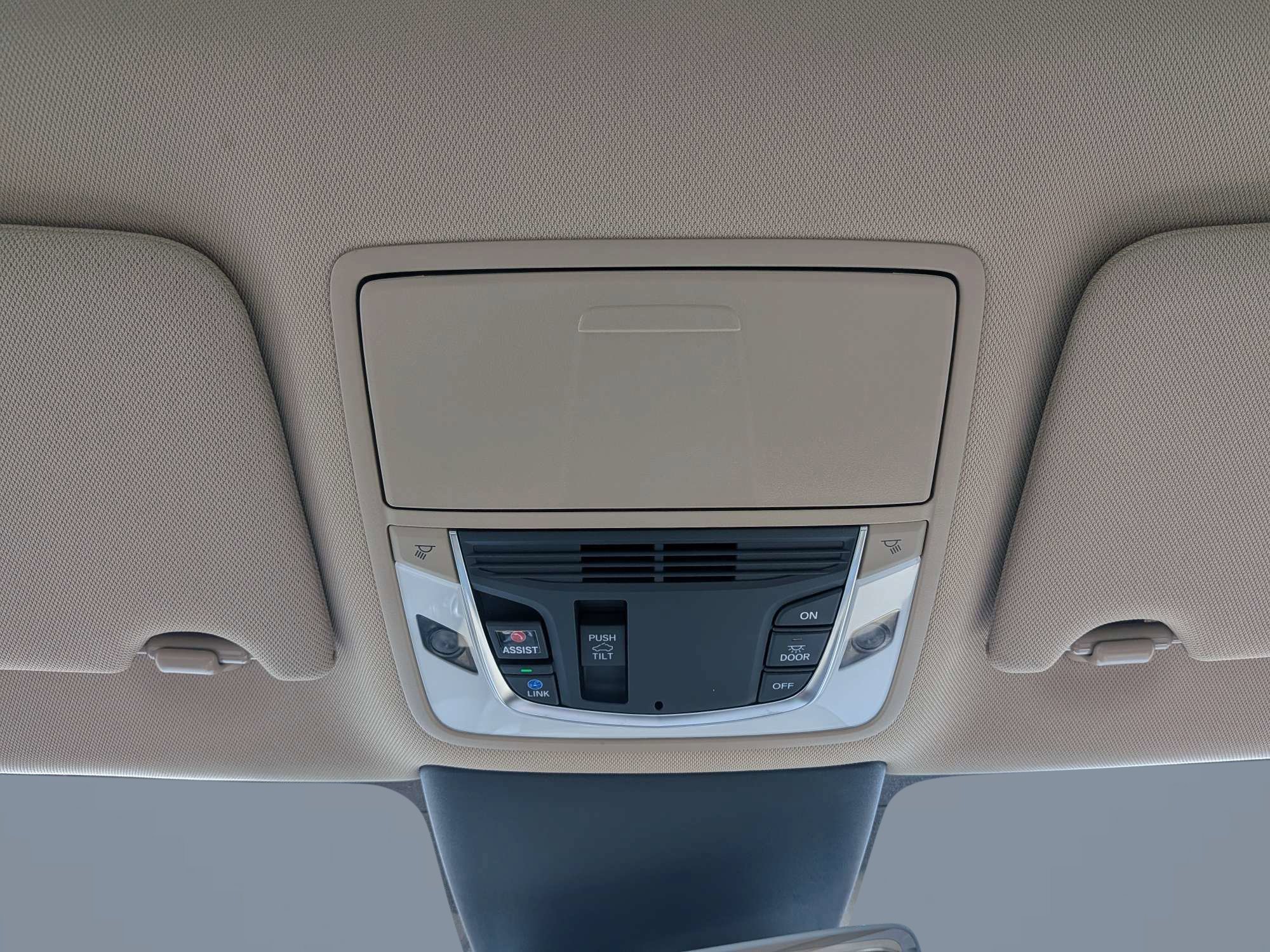 Used 2025 Platinum White Pearl Acura Technology Package image 62
