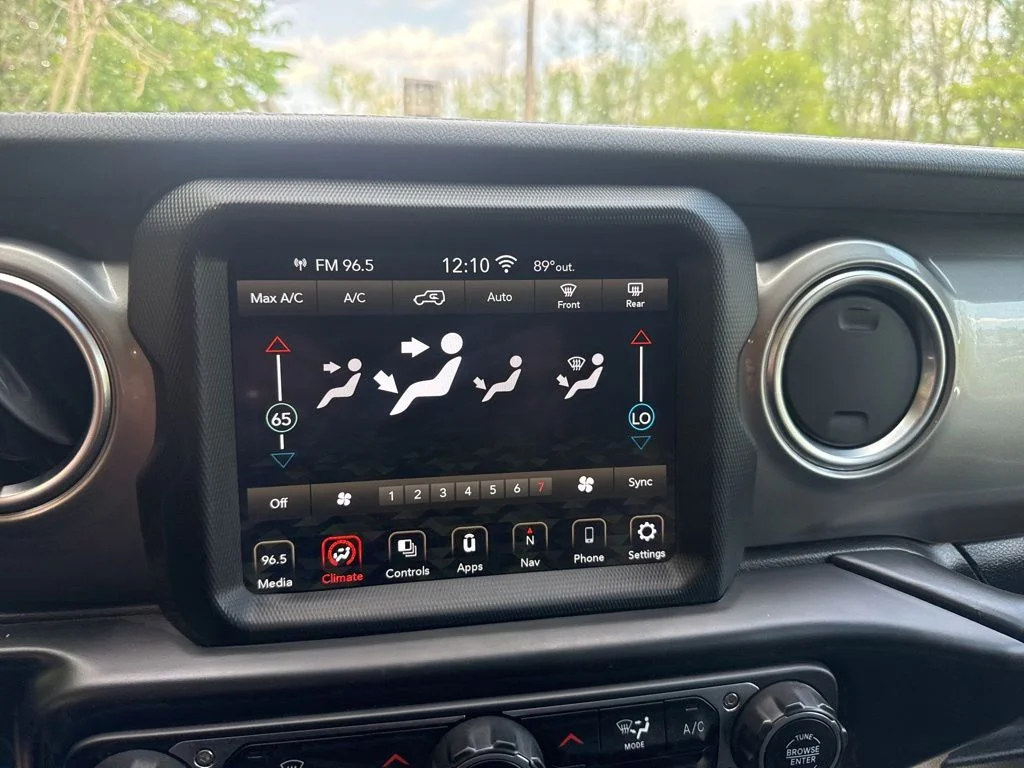 Used 2020 Green Jeep Unlimited Sahara image 21