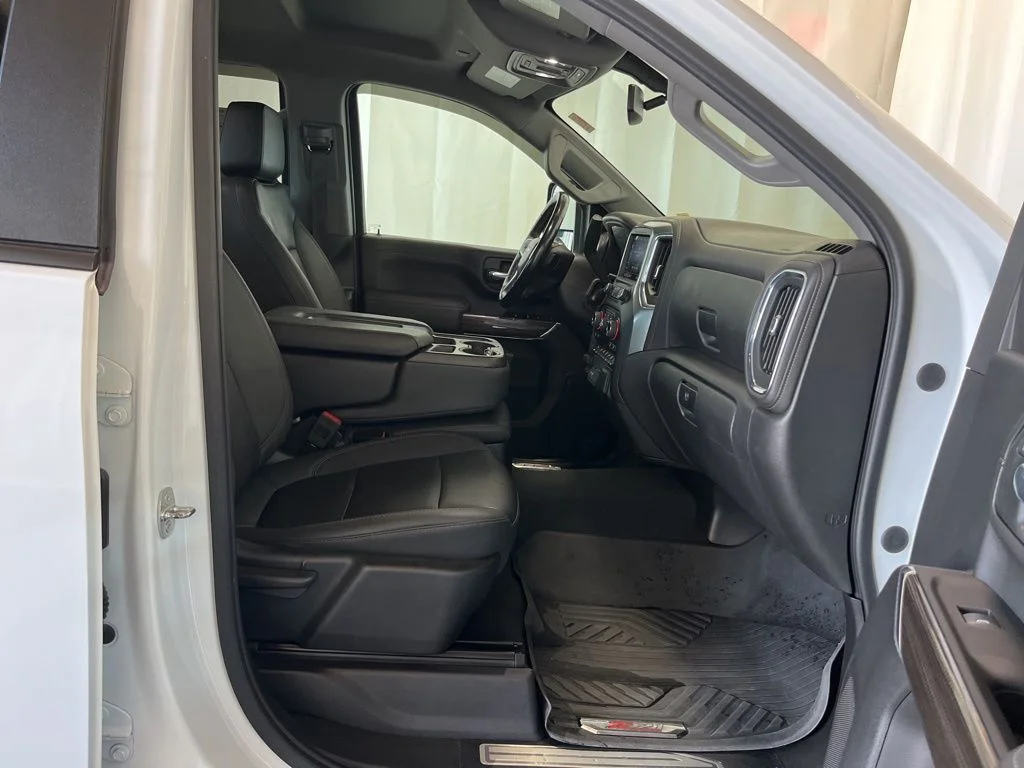 Used 2023 White Chevrolet LT image 18