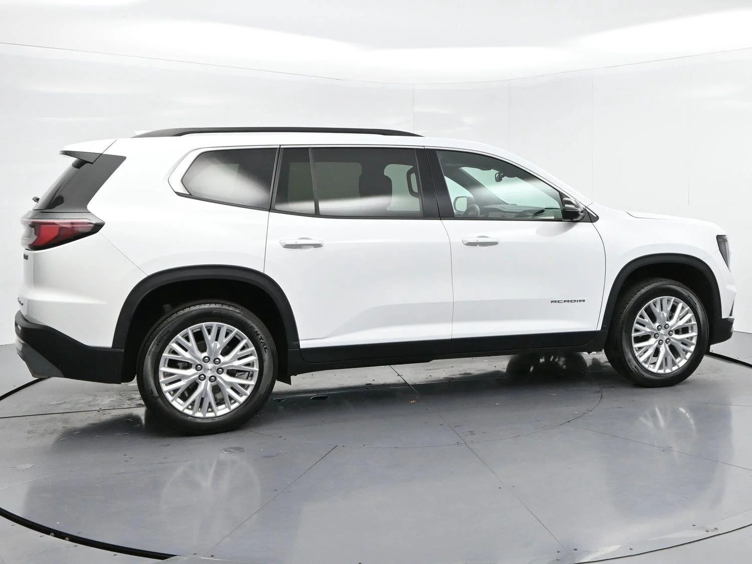 Used 2024 Summit White GMC FWD Elevation image 8