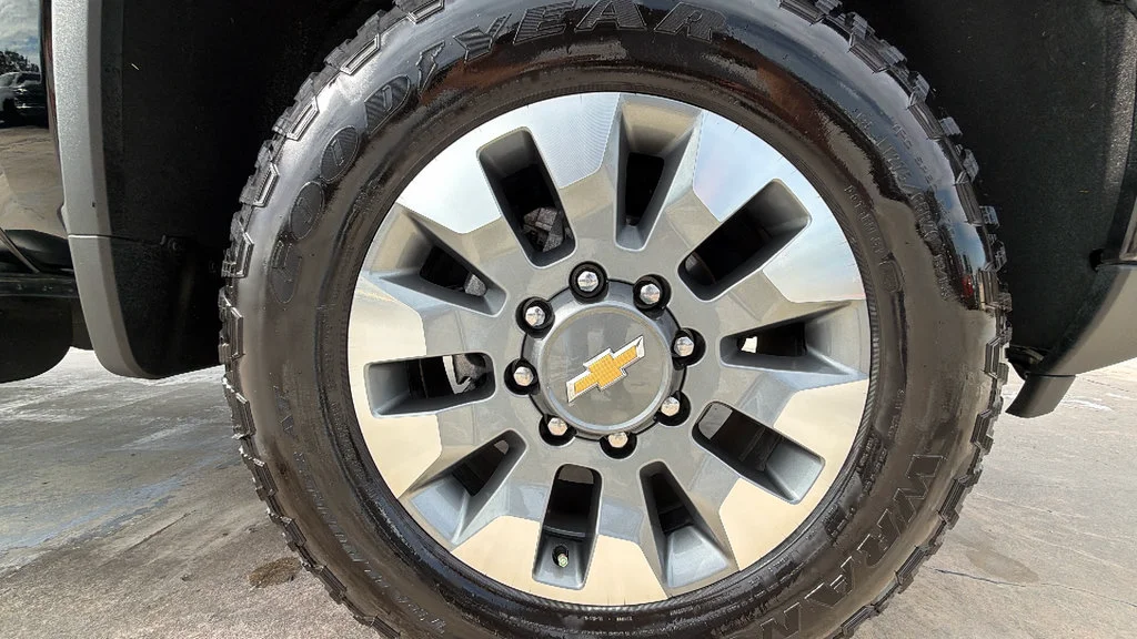 Used 2025 Black Chevrolet Custom image 36