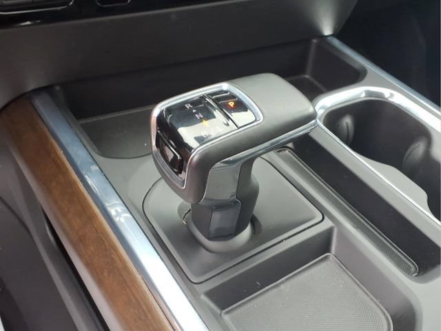 Used 2024 Iridescent Pearl Tricoat Chevrolet High Country image 9