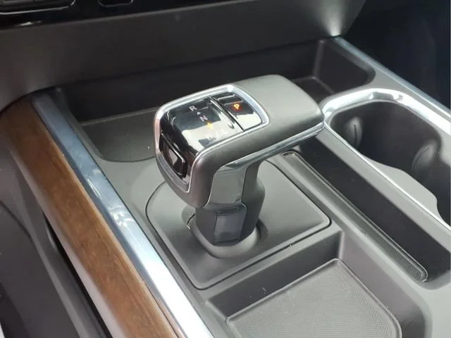 Used 2024 Iridescent Pearl Tricoat Chevrolet High Country image 9