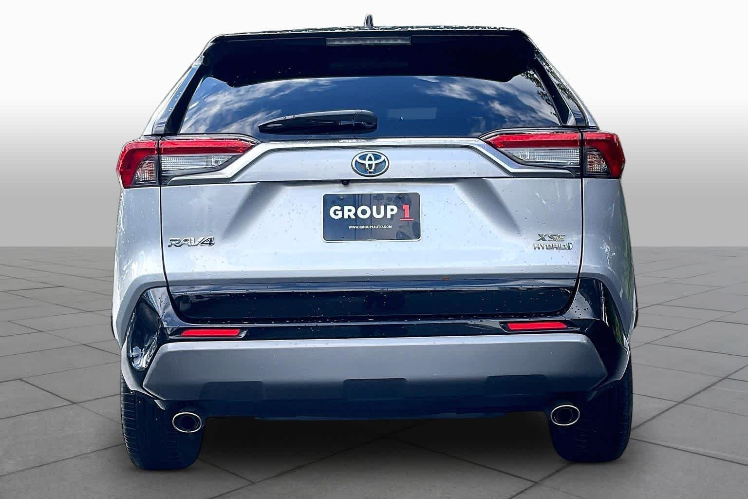 Used 2019 Silver Sky Metallic w/Black Roof Toyota Hybrid XSE image 4