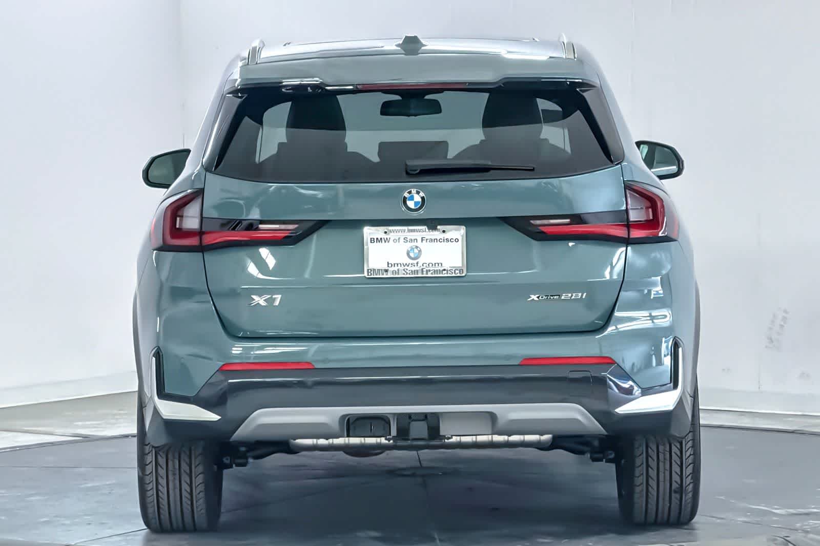 New 2026 Cape York Green Metallic BMW xDrive28i image 7