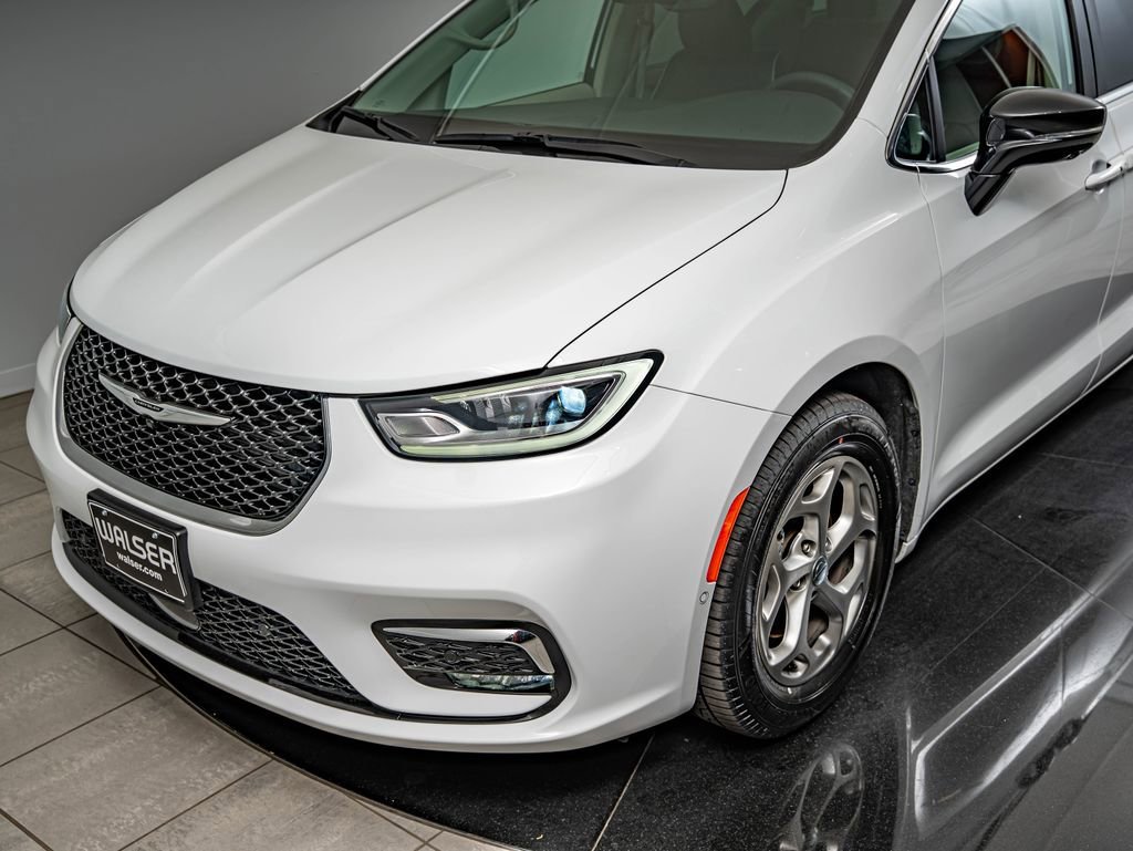 Used 2024 Bright White Clearcoat Chrysler Limited image 14