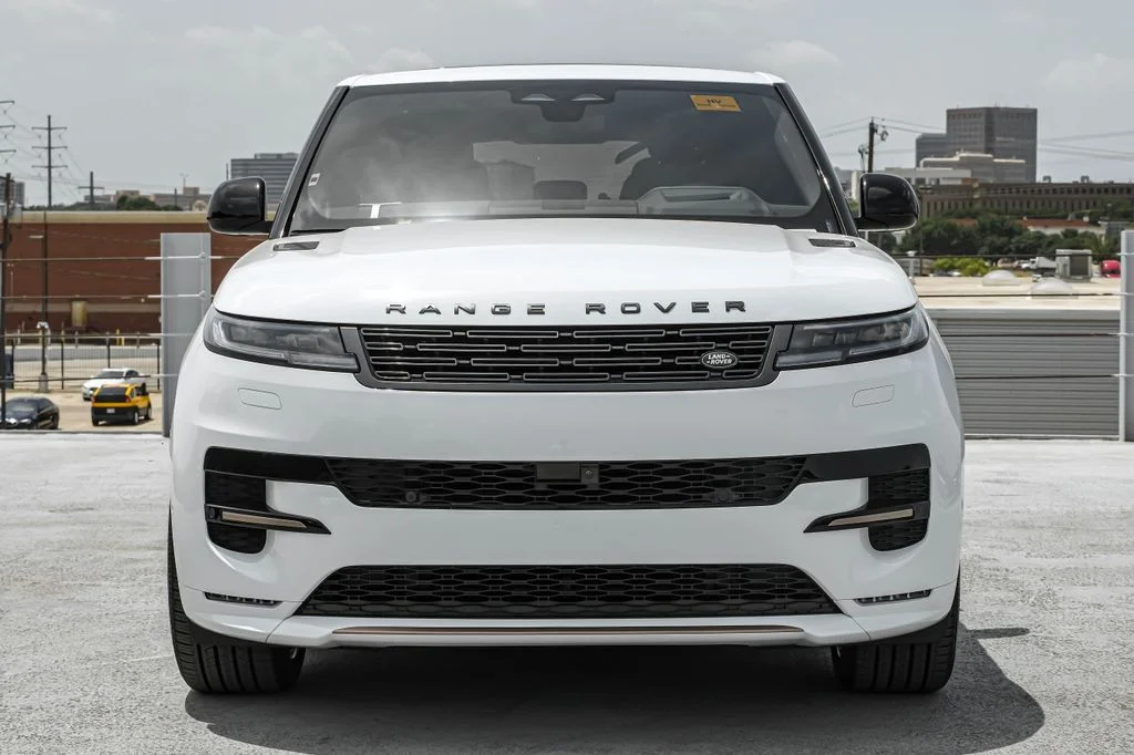 New 2026 Fuji White Land Rover Dynamic SE image 4