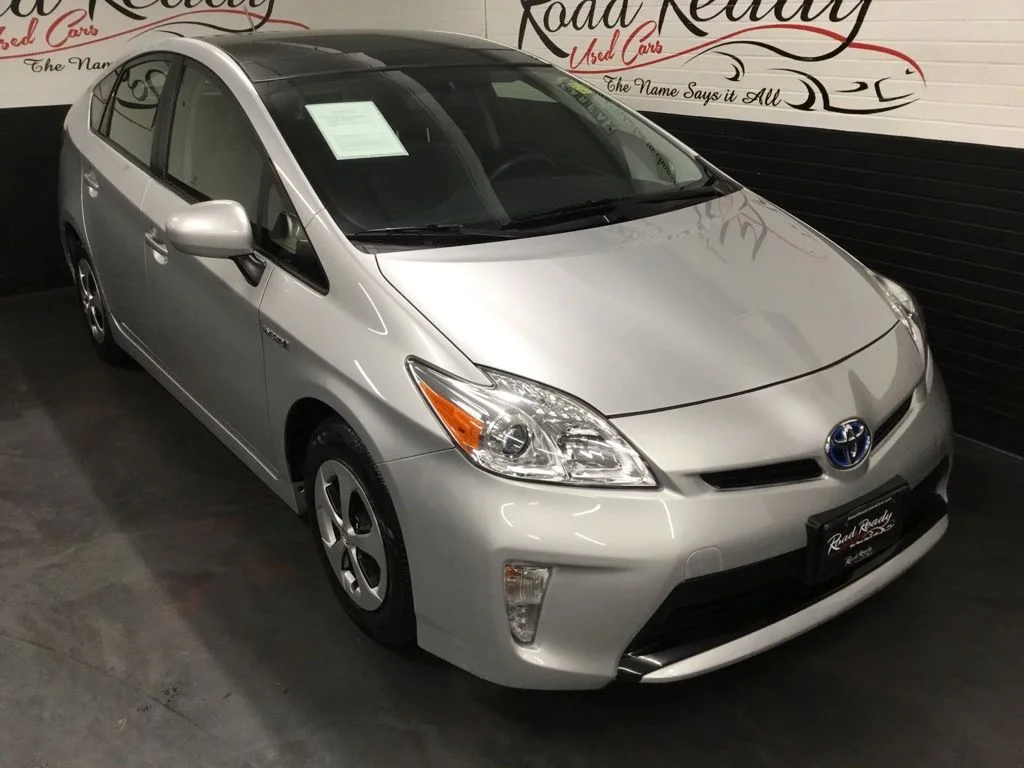 Used 2015 Silver Toyota Three image 2