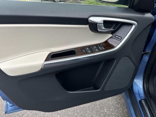 Used 2015 Blue Volvo T6 image 18
