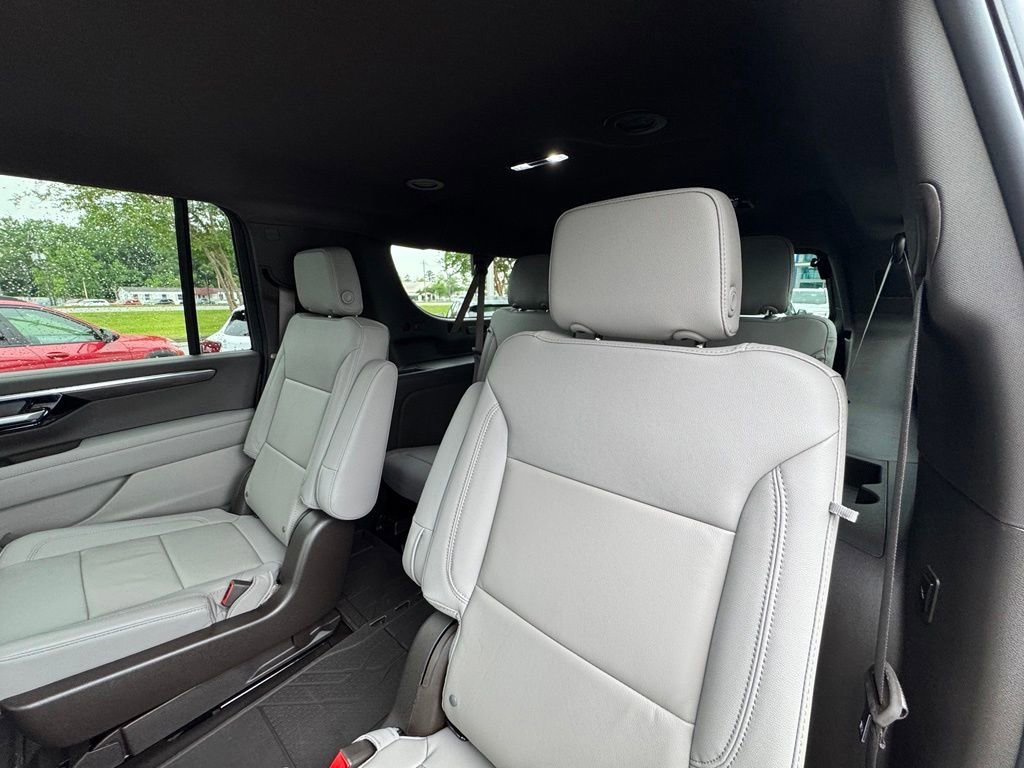 2026 Chevrolet Suburban LT - Photo 21