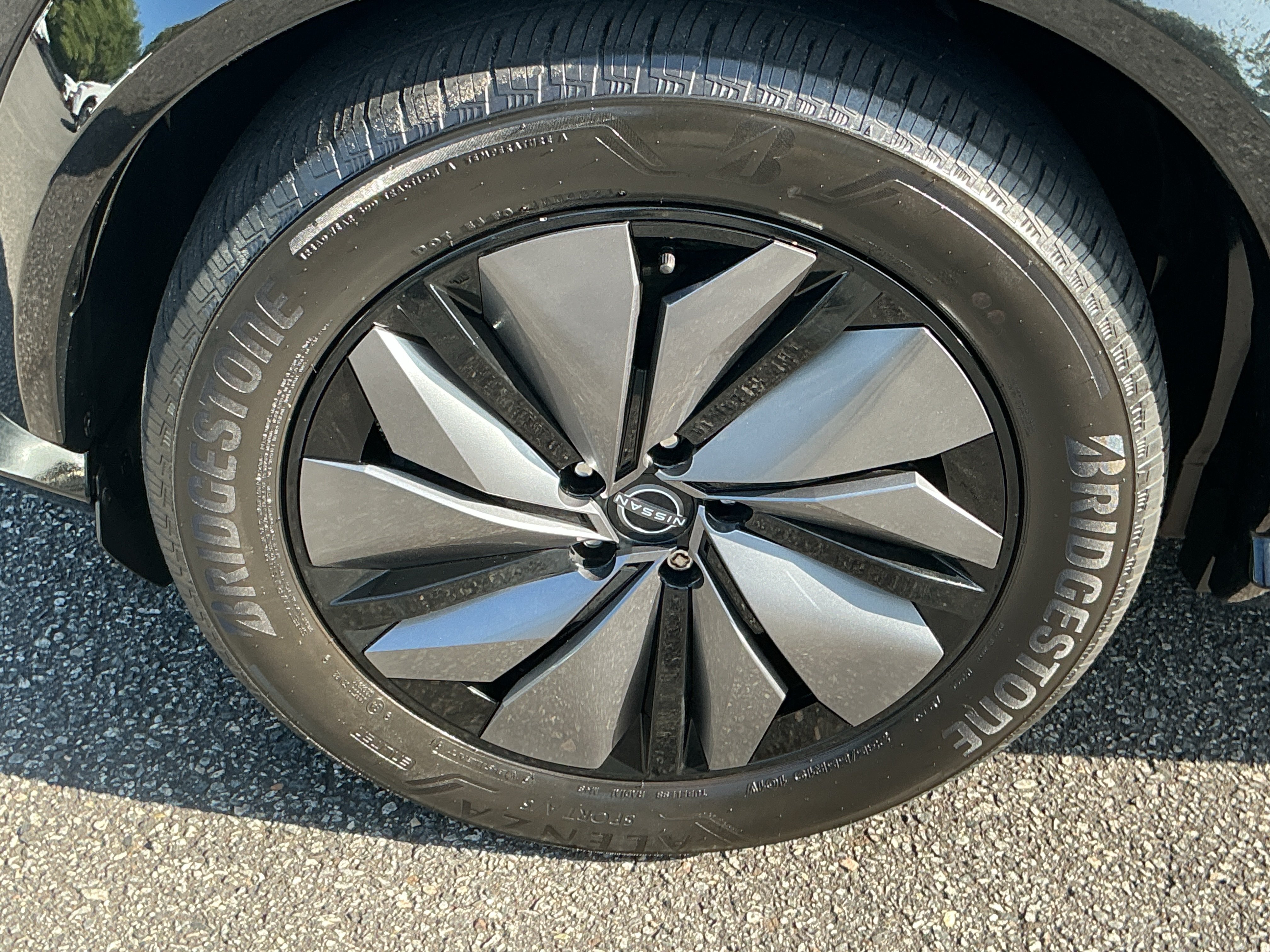 Used 2023 Black Diamond Pearl Nissan ENGAGE image 10