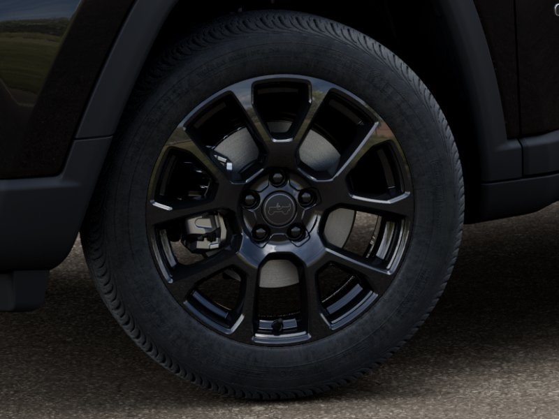 New 2026 Diamond Black Crystal Pearl-Coat Exterior Paint Jeep Latitude image 39