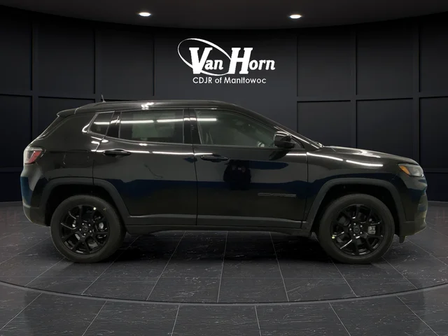 New 2026 Diamond Black Crystal Pearlcoat Jeep Latitude image 2
