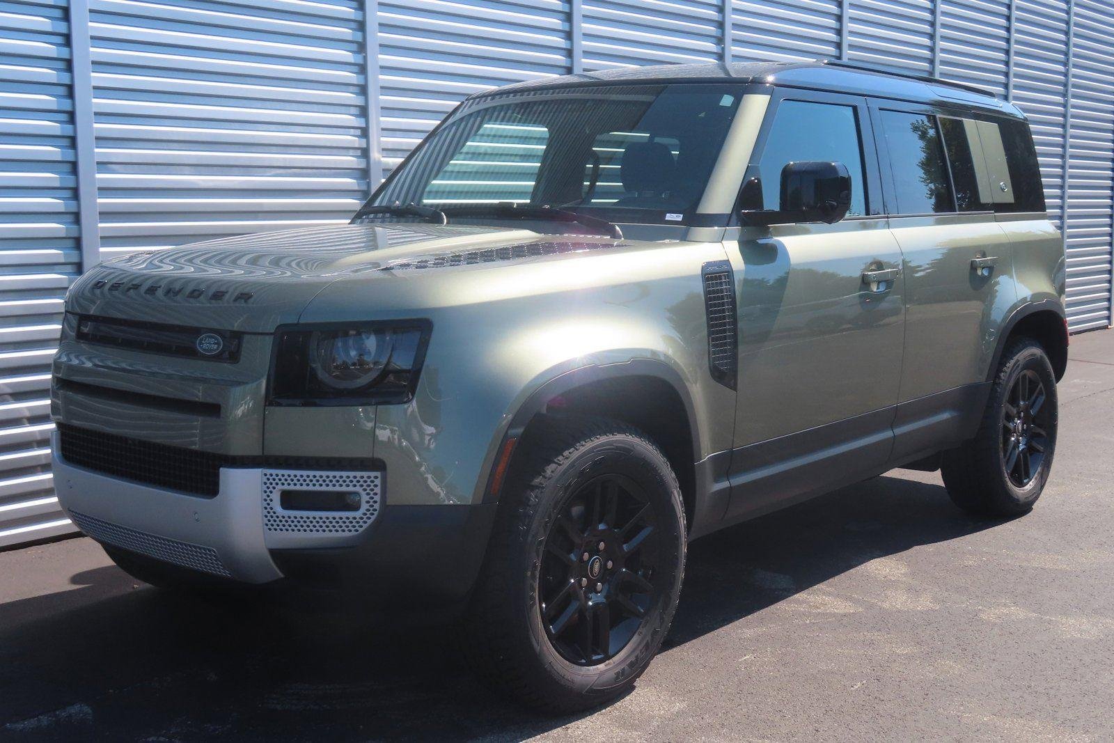 Used 2024 Pangea Green Metallic Land Rover S image 13